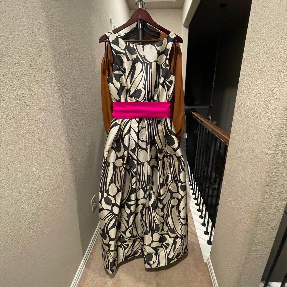 Size 10 Eliza J Black/White Dress with Pink ribbon
